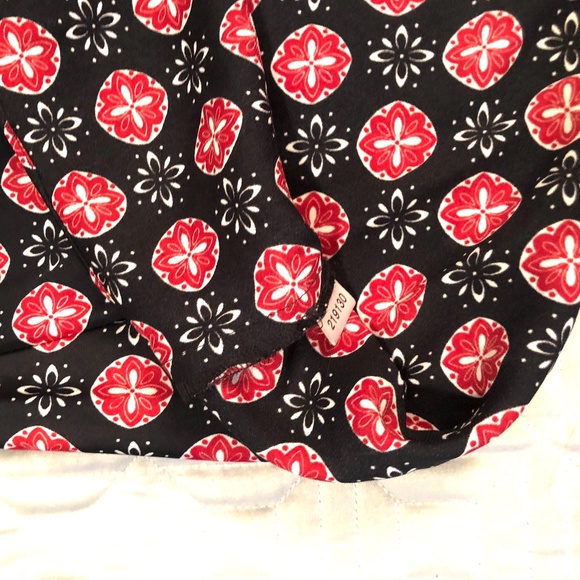 Black-Red-White Halter Top - Picture 4 of 11